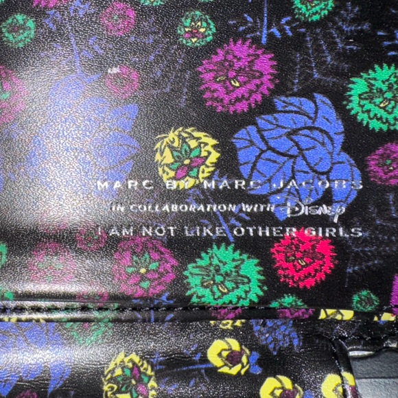 LIMITED EDITION MARC JACOBS X DISNEY ALICE IN WONDERLAND WALLET - Picture 8 of 11